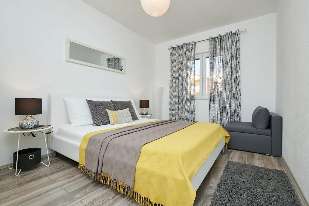 Villa Demonta Trogir 0*,