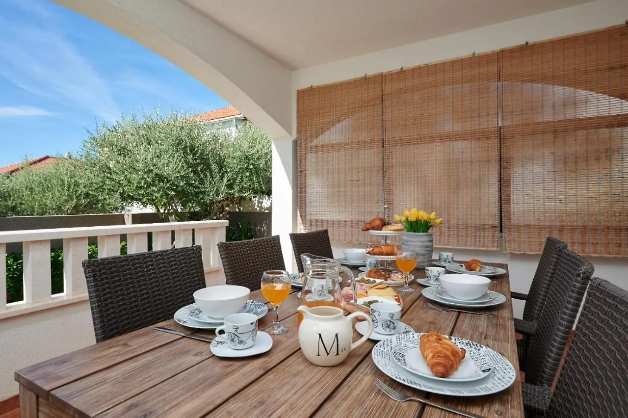 Villa Demonta Trogir 0*,